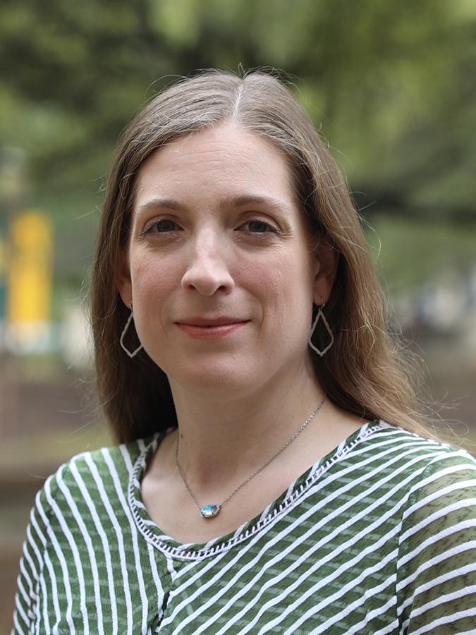 Lauren Vorderkunz Headshot